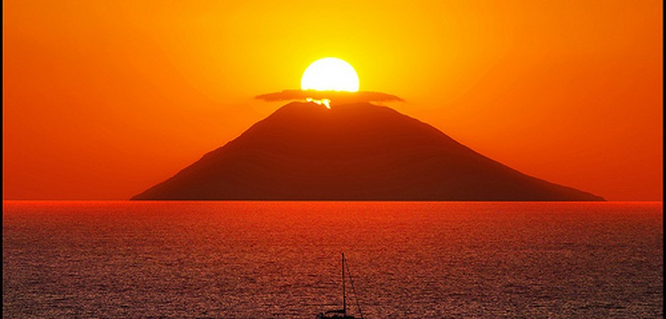 Tramonto-dello-Stromboli-visto-da-Tropea.jpg